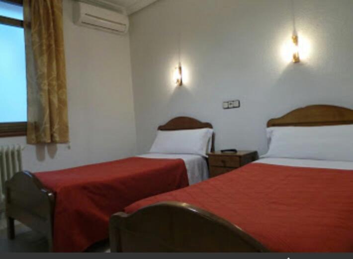 מדריד Hostal Gaudi מראה חיצוני תמונה